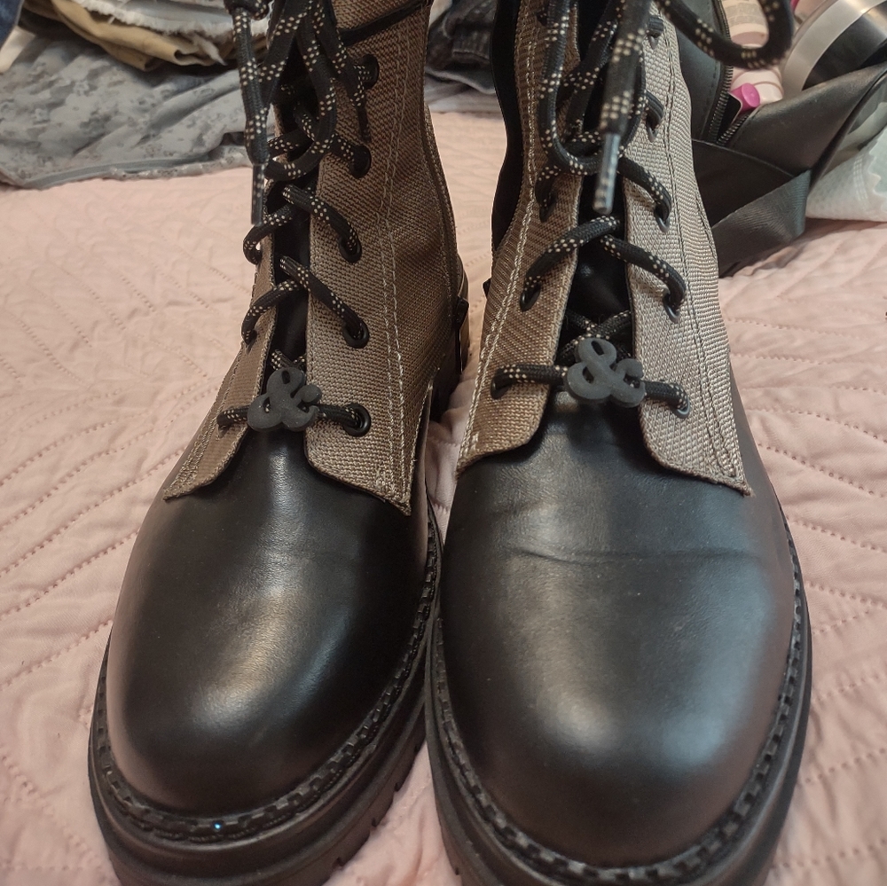 Boots - Picture 3 of 5